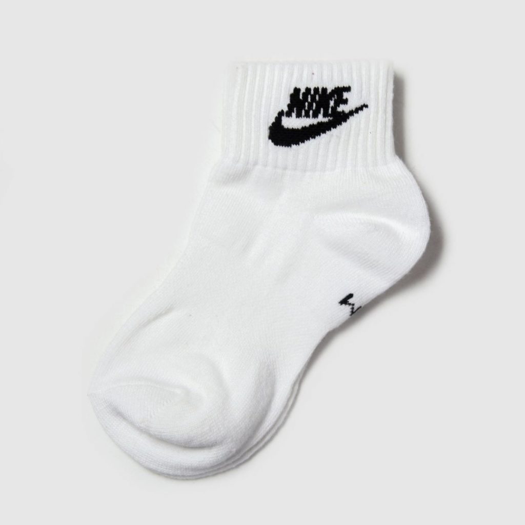 white & black essential ankle socks 3 pack